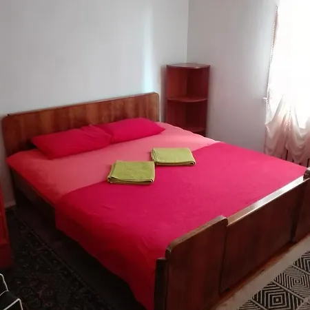 Hostel Randi Mamola *