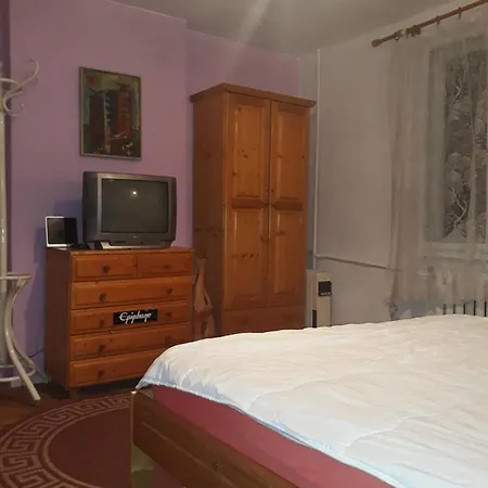 Hostel Randi Mamola *